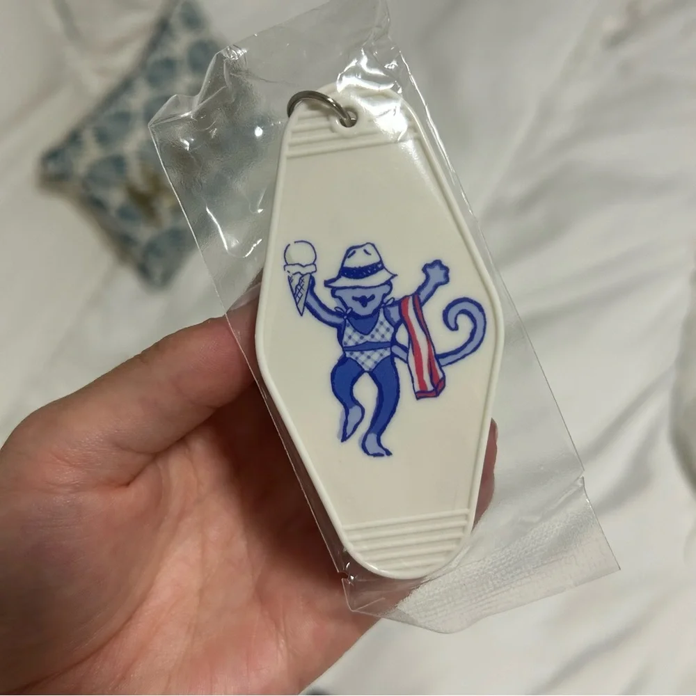 Roller Rabbit Martha’s Vineyard Keychain - Picture 1 of 2